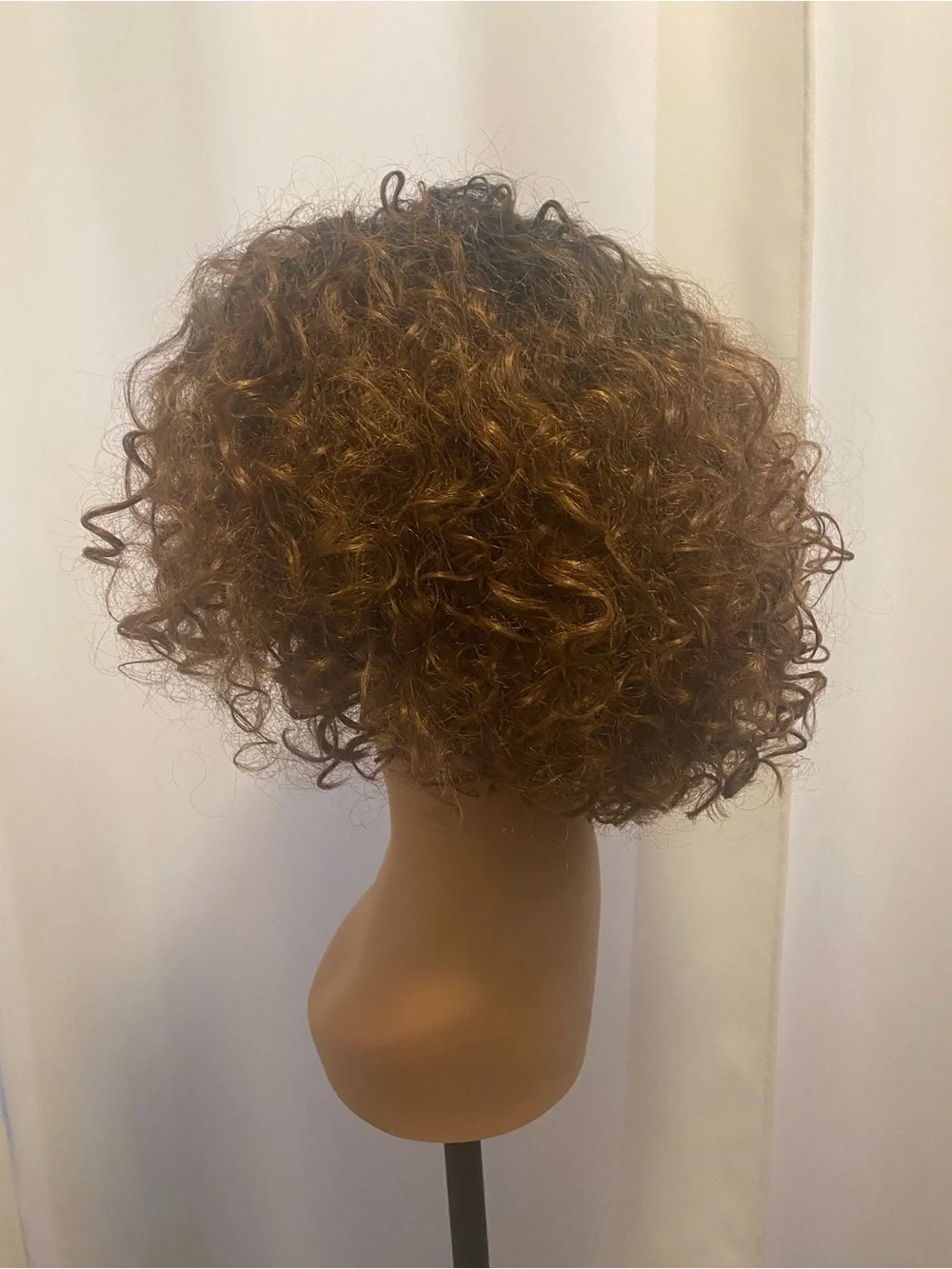 💯 Human Hair Blend Short Curly Dark Brown Roots With A Golder Brown Ambre Wig